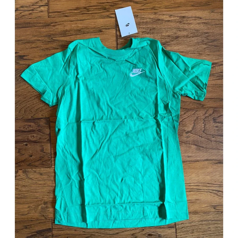 Nike Kids‎ Sportswear Futura Logo Green Short Sleeve T-Shirt AR5254-331 Size L